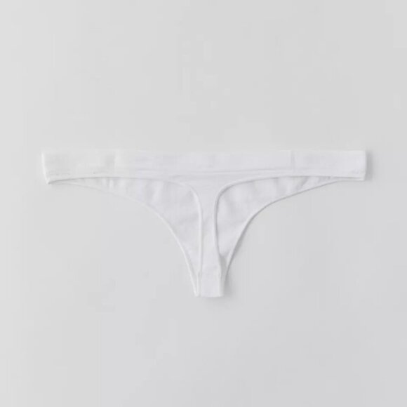 NWT UO Out From Under Minimal Seamless Knit White Thong - Picture 2 of 6